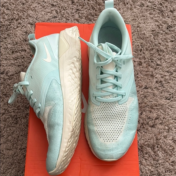 Nike Odyssey React 2 Flyknit - Picture 2 of 6